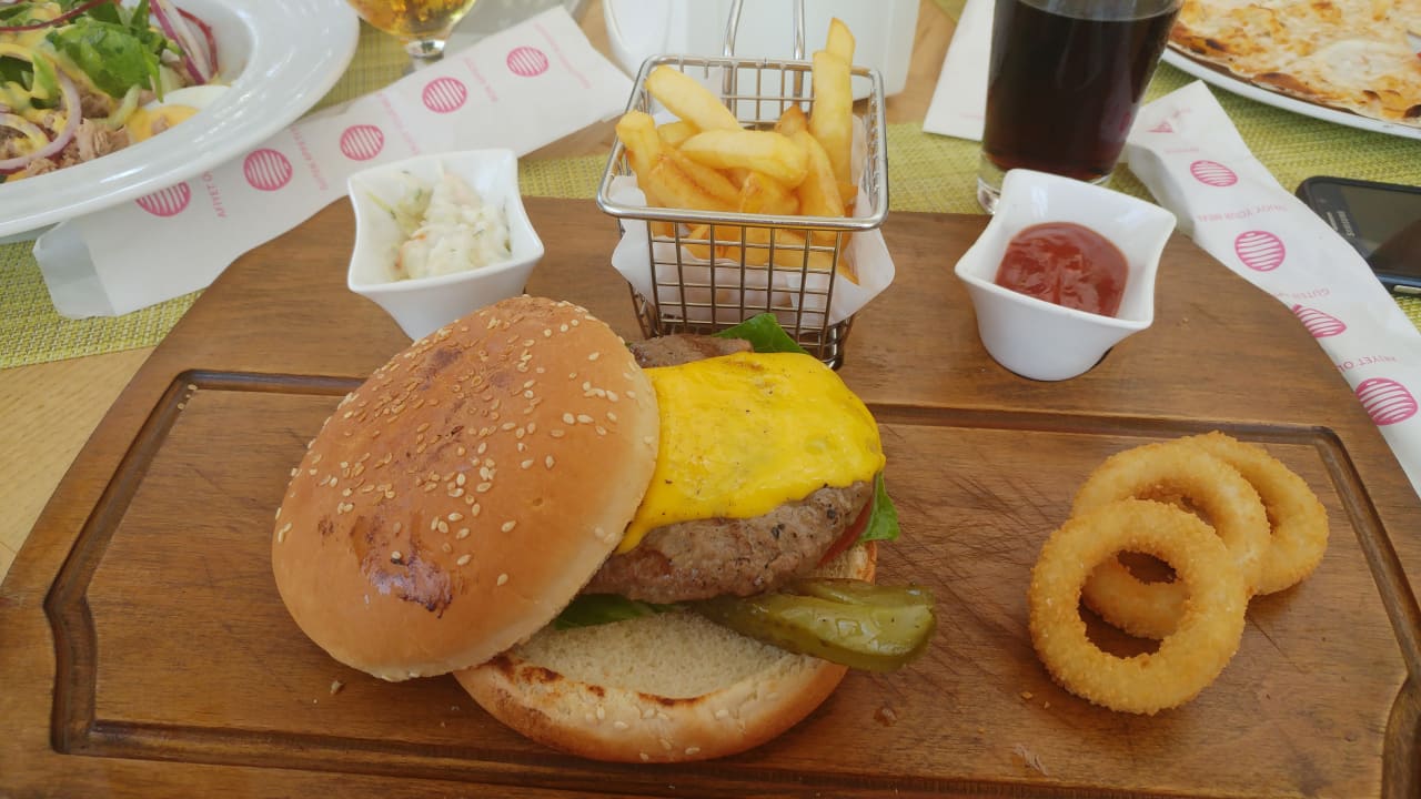 Restaurant Acanthus Cennet Barut Collection