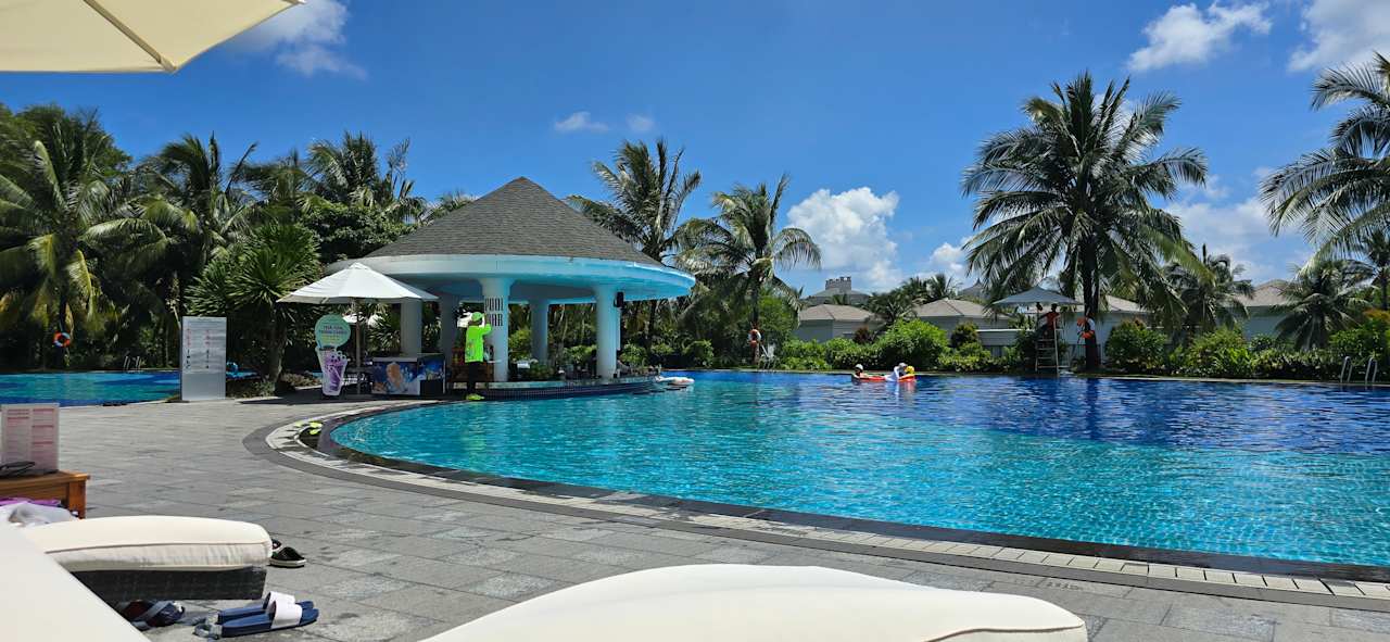 Pool Vinpearl Wonderworld Phu Quoc