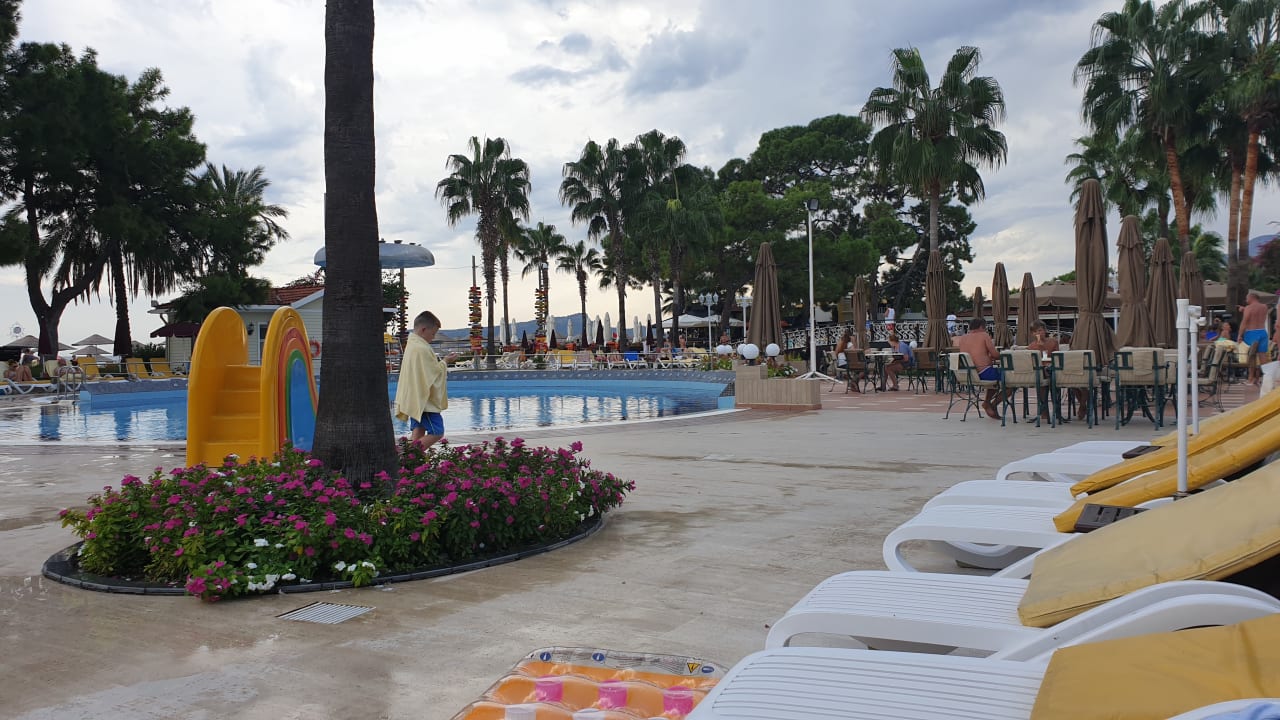Pool Club Boran Mare Beach