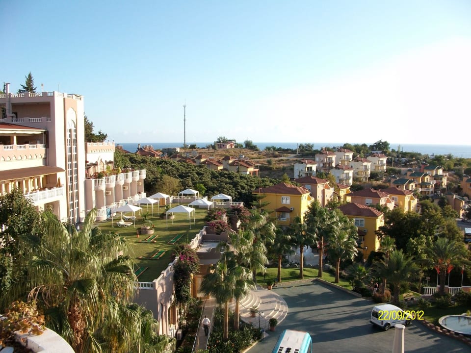 Der Vorplatz Hotel Club Paradiso