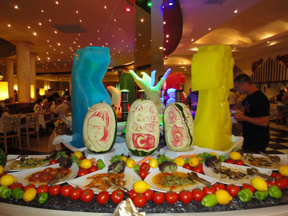 Eisfiguren TUI BLUE Palm Garden