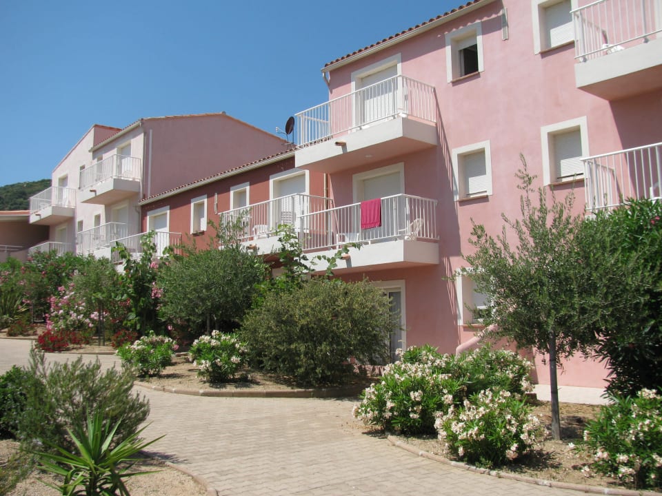 Häuserzeilen in der Anlage Hotel Maristella