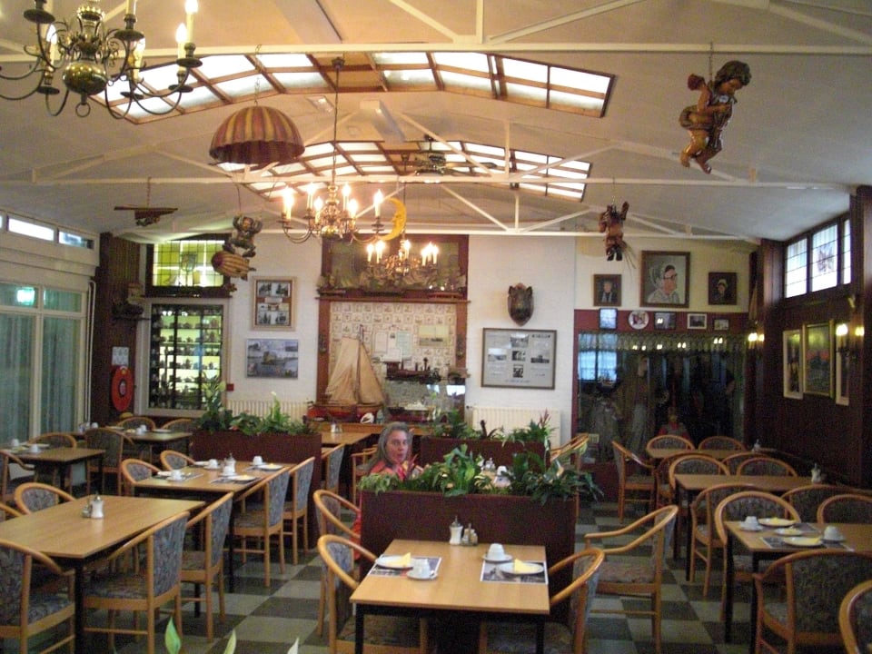 Uriger Frühstücksraum Hotel Faber