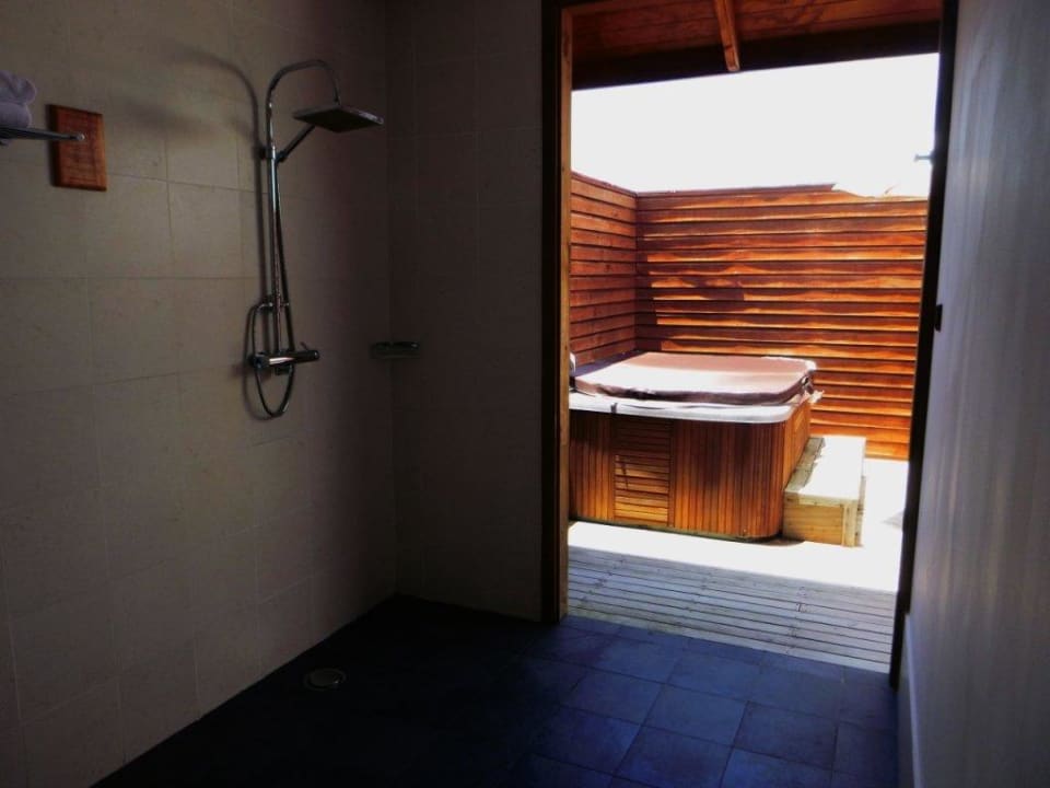 Offenes Bad... Meeru Maldives Resort Island