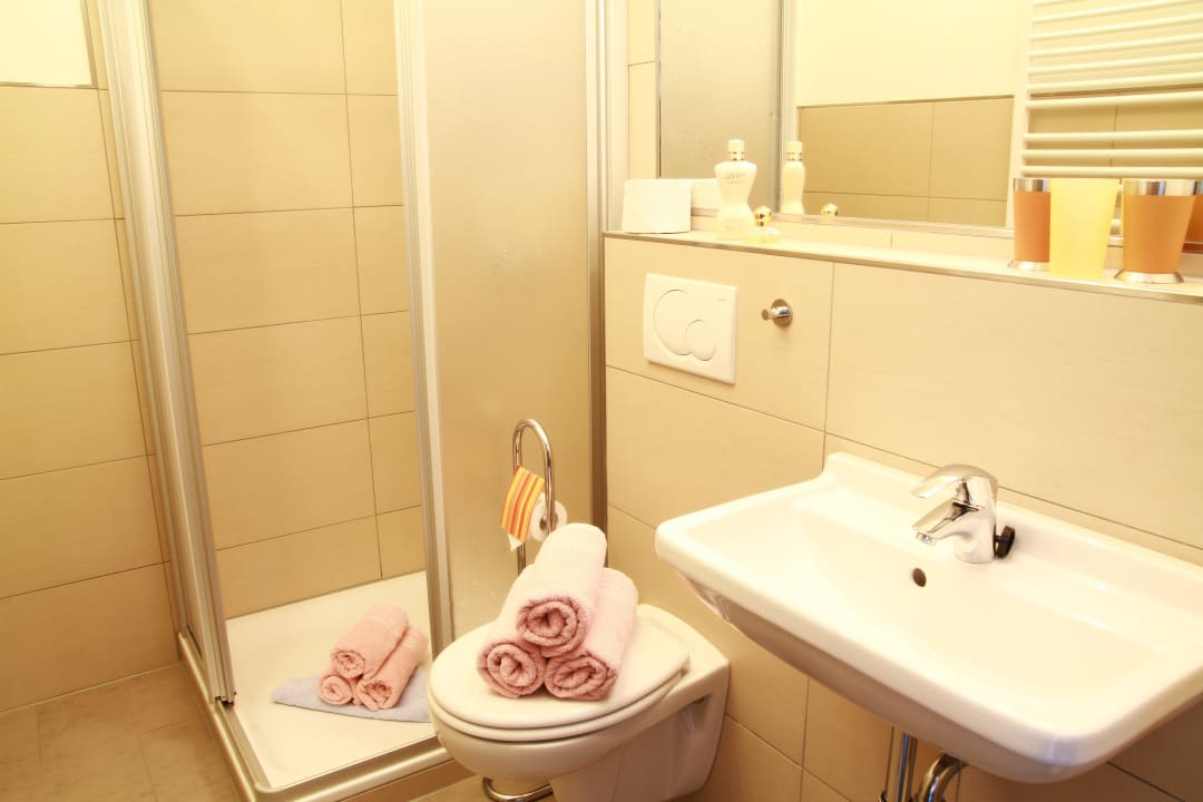 Badezimmer Fewo Typ A Ferienwohnungen Landhaus Meran