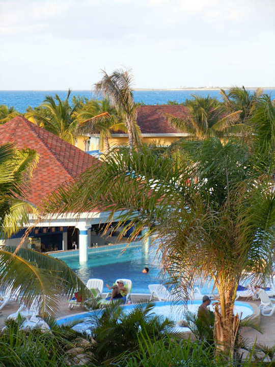 Swim-In Bar am Hauptpool Iberostar Origin Laguna Azul