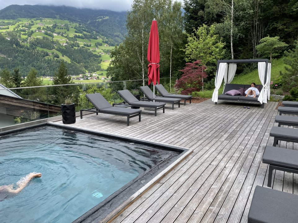 Pool Das Kaltenbach Aparthotel