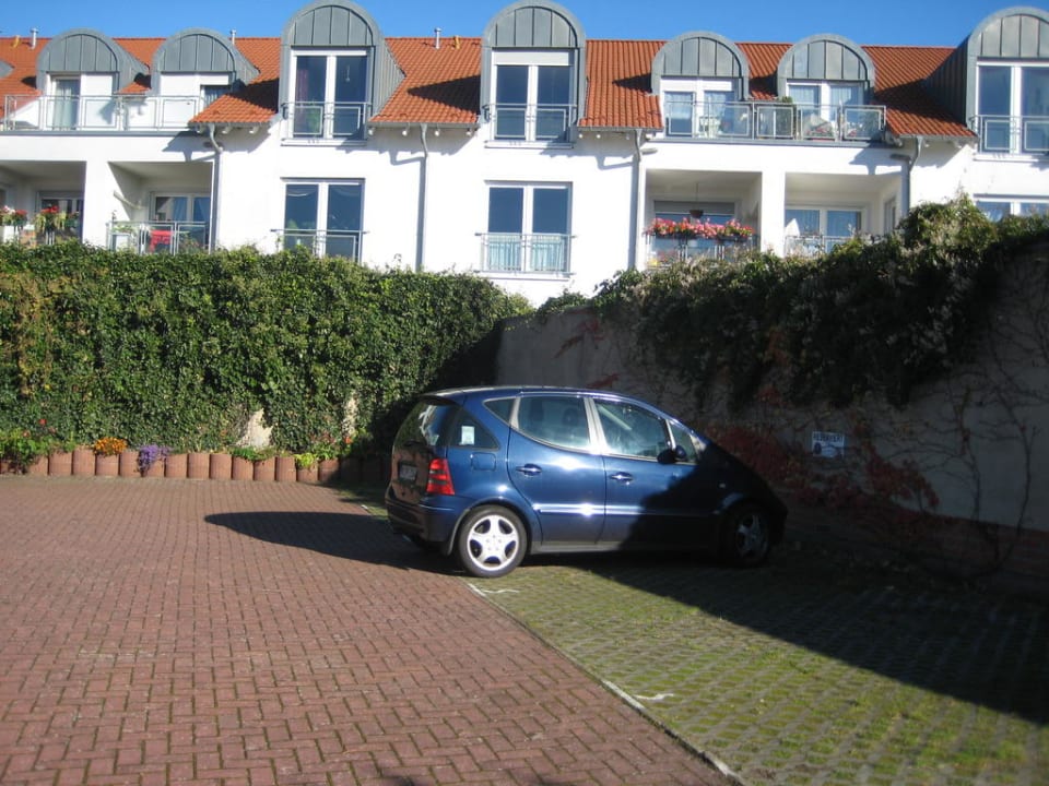 Geschlossener Parkplatz Hotel Haus Kim