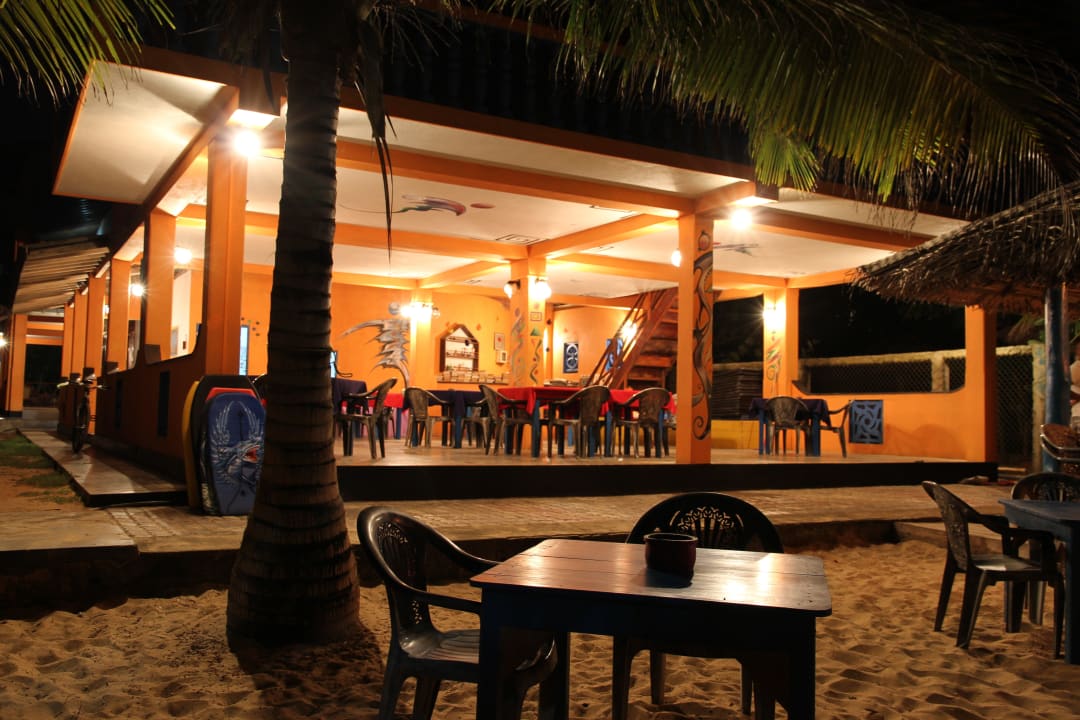 Restaurant bei Nacht Palm Beach Guesthouse