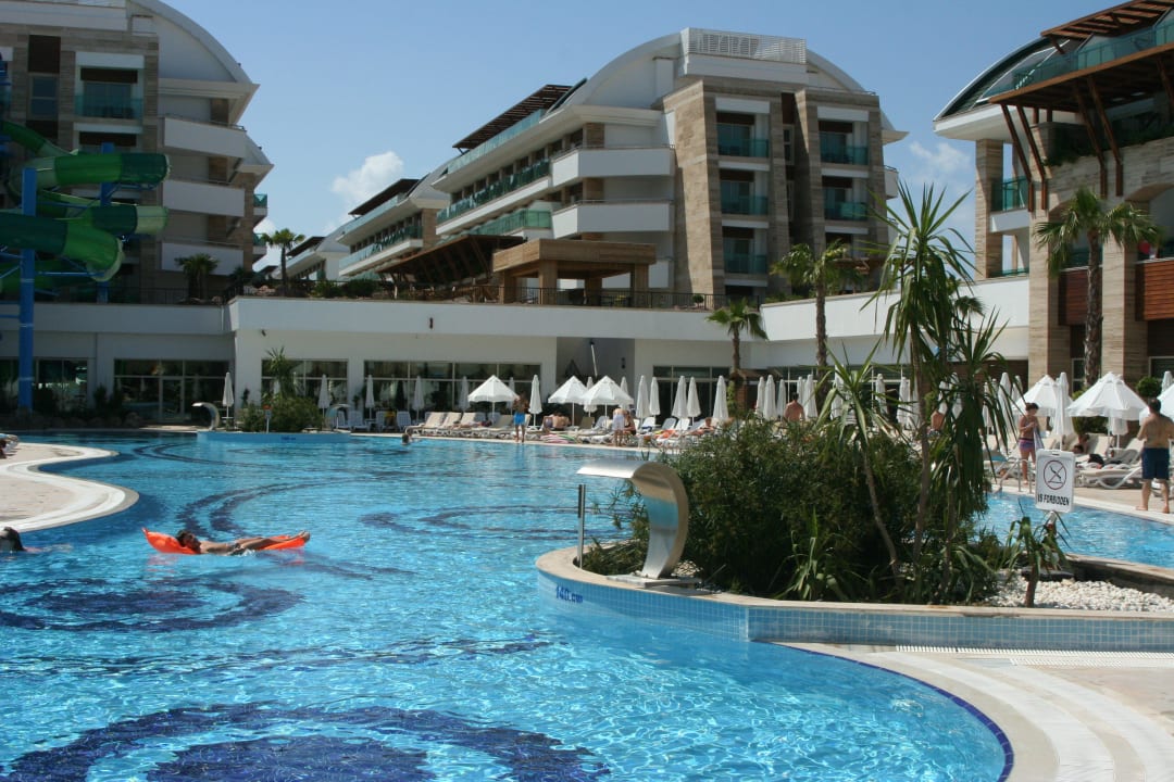 Overzicht zwembad Crystal Waterworld