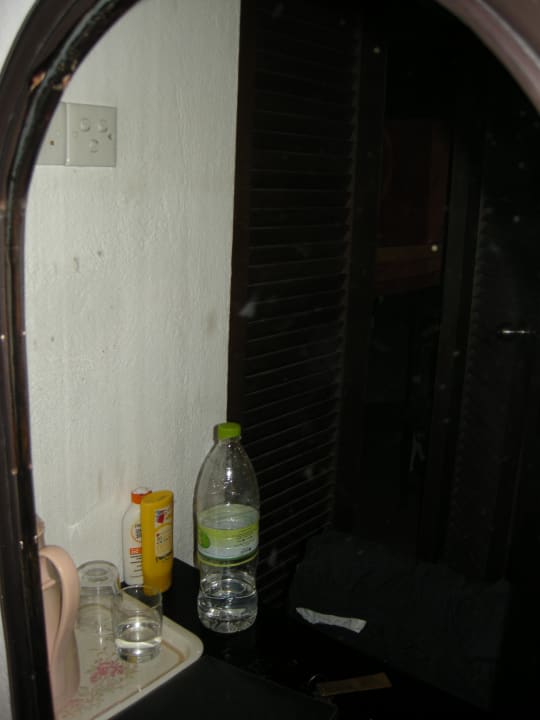 Spiegel  Embudu Village