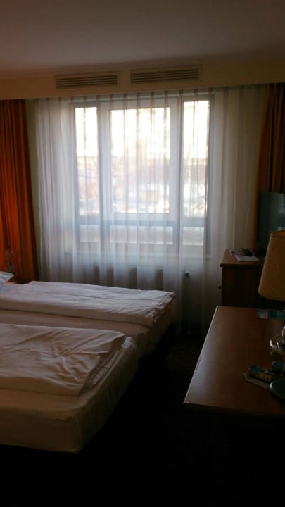 Eingang ins Zimmer Park Inn by Radisson München Frankfurter Ring