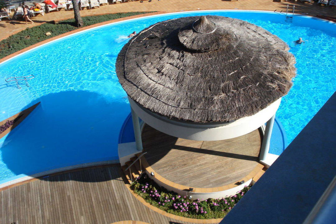 Blick vom Balkon auf Pool Pestana Grand Ocean Resort