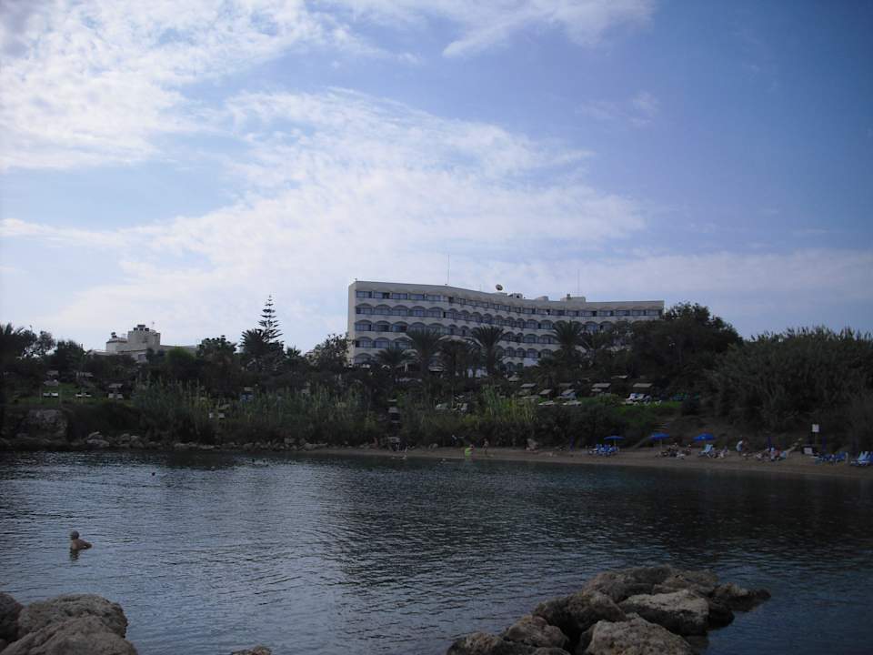 Hotel von der Meerseite  Crystal Springs Beach Hotel