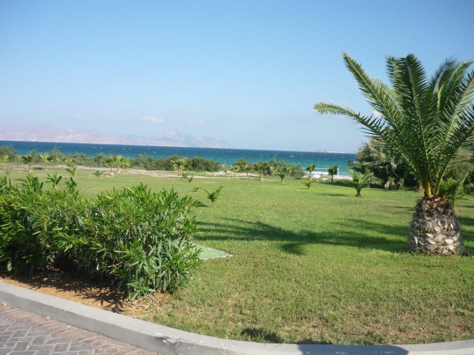 Der Blick zum Strand Atlantica Marmari Palace