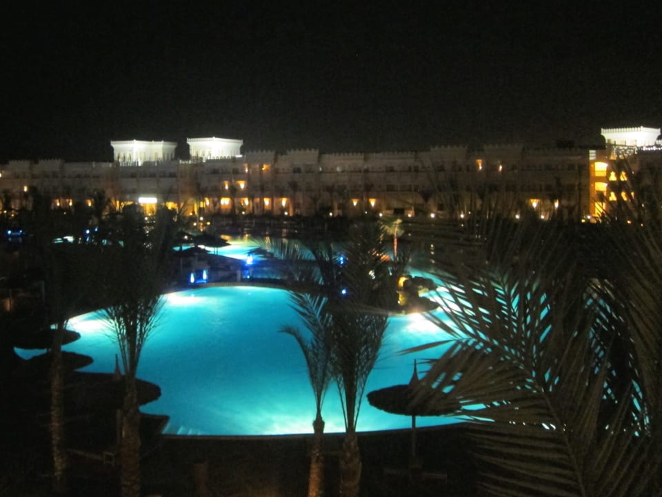 Poolanlage bei Nacht Pickalbatros Palace Resort