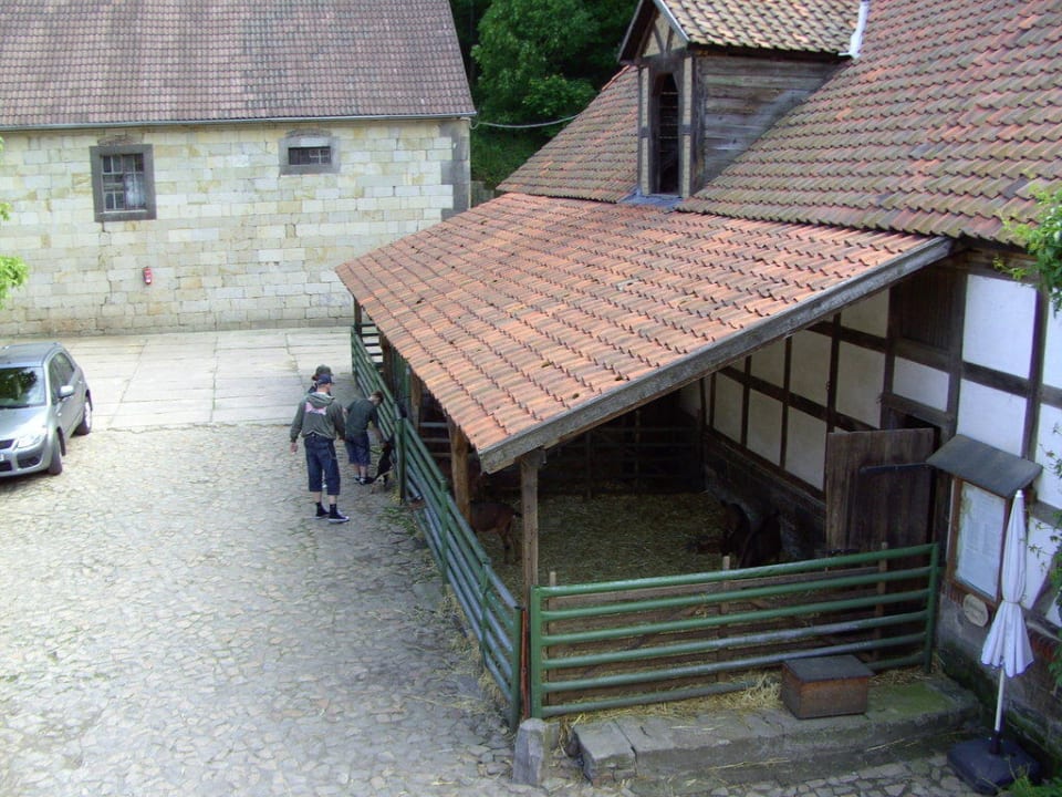 im Innenhof, Schafstall Landhotel Schäferhof