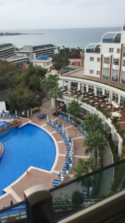 Pool Side Prenses Resort & Spa