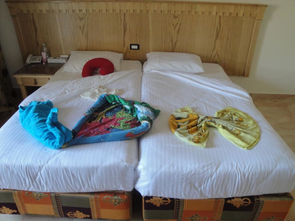 Nett hergerichtetes Bett Pickalbatros Alf Leila Wa Leila Resort - Neverland Hurghada