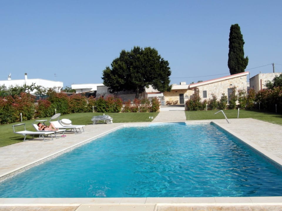 Blick zu den Trullis und Bungalows Trulli Pietra Preziosa