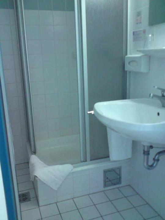 Dusche im Zimmer AllYouNeed Hotel Vienna2