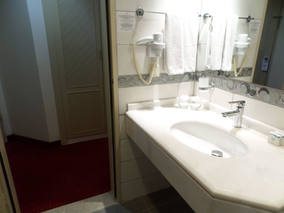 Bad Aska Hotel Just in Beach