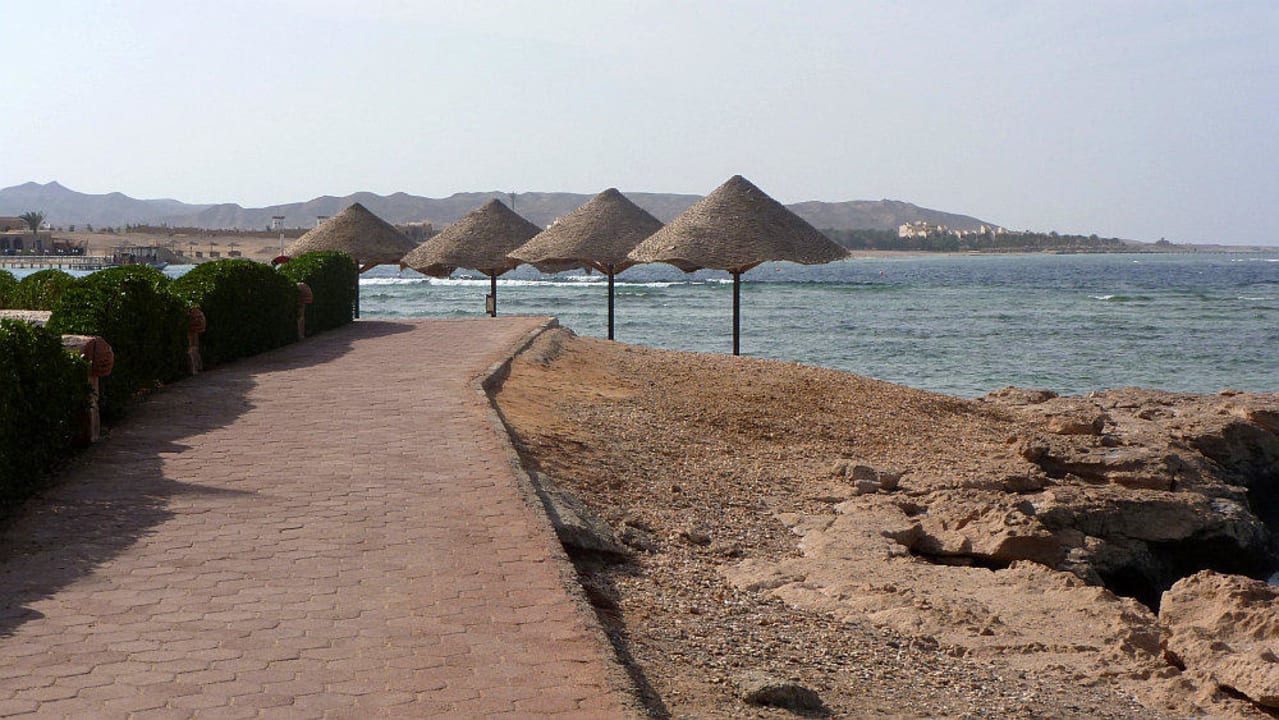 Weiter Weg zum Strand Mövenpick Resort El Quseir