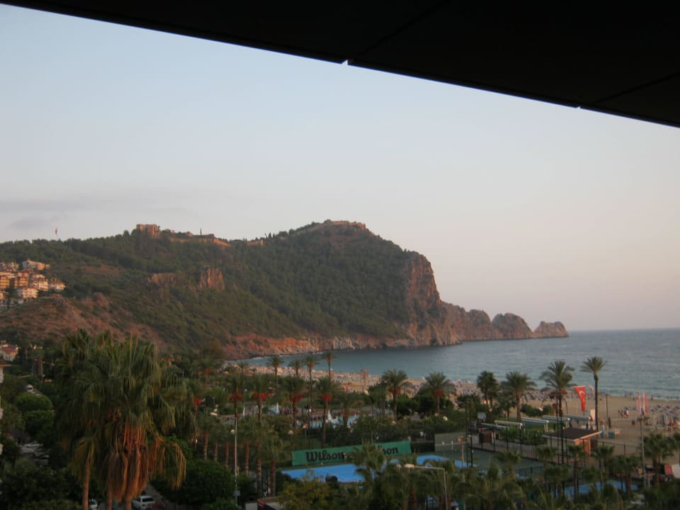 Blick zur Burg  Gardenia Hotel