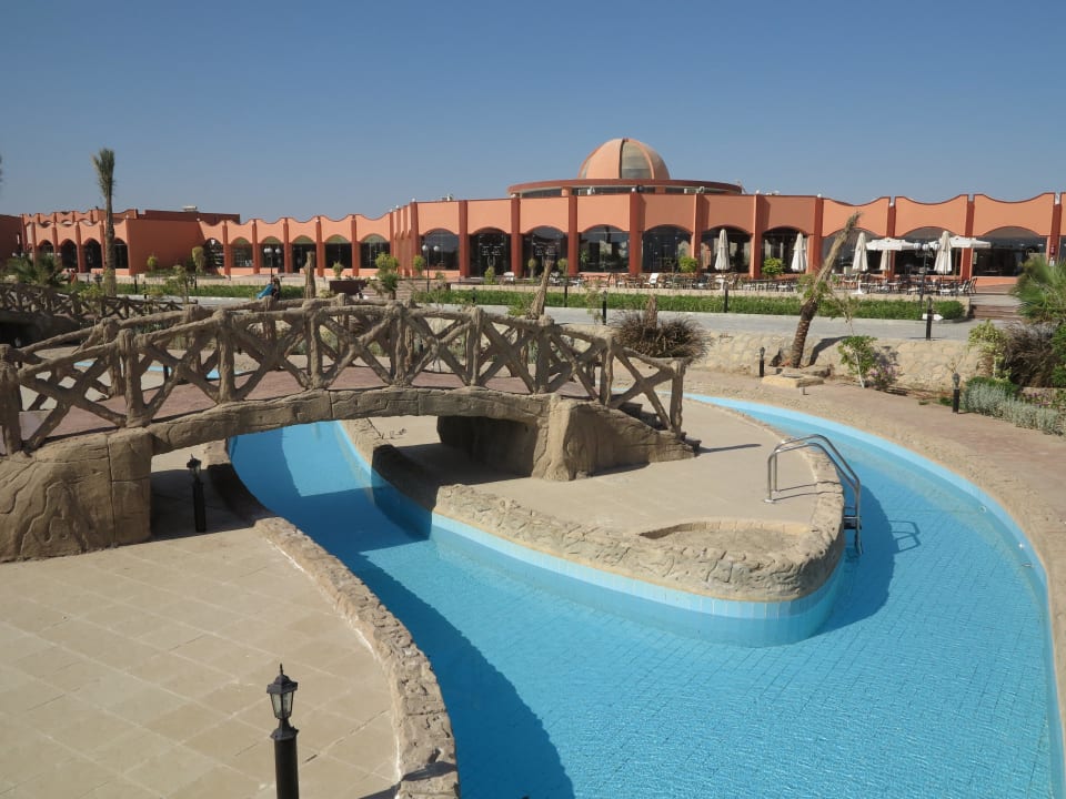 Kanal mit Blick zur Lobby Three Corners Happy Life Beach Resort