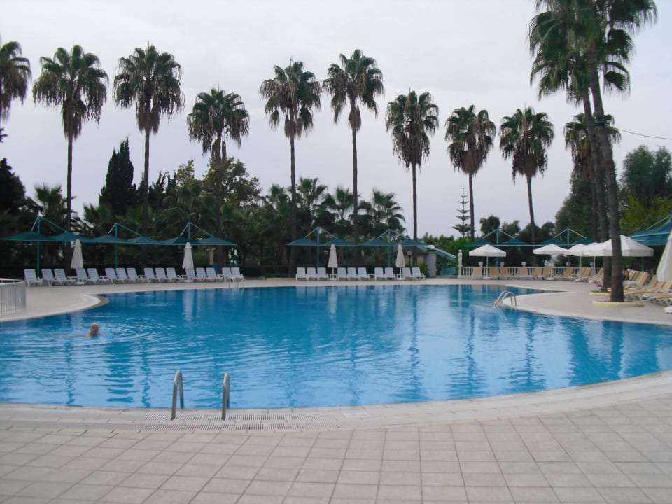 Sehr schöne und saubere Poolanlage Iz Flower Side Beach Hotel