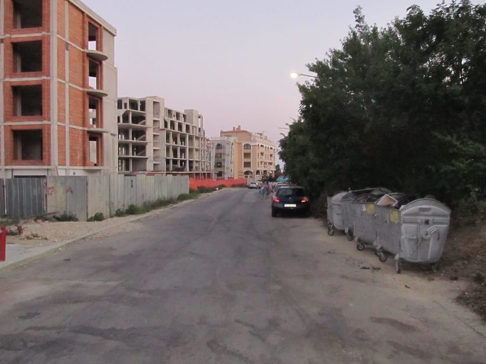 Okolica Hotelu droga na plaże do Złotych Piasków Hotel Exotica