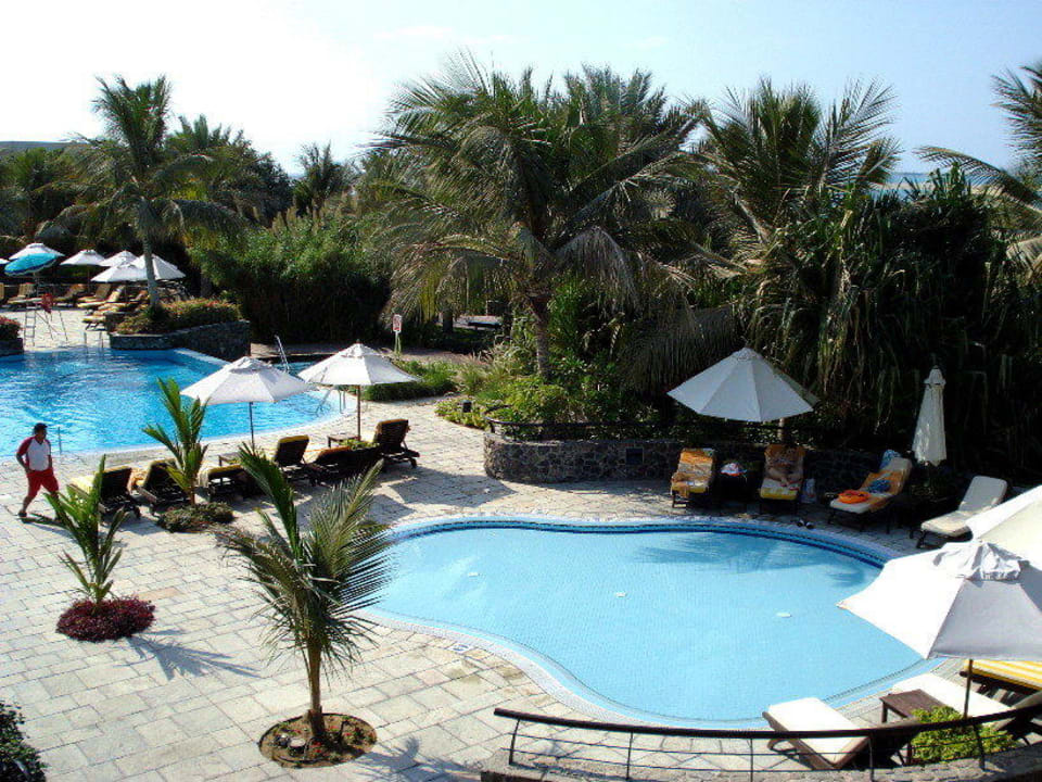 Eine von mehrerer Pool-Anlagen JA Beach Hotel