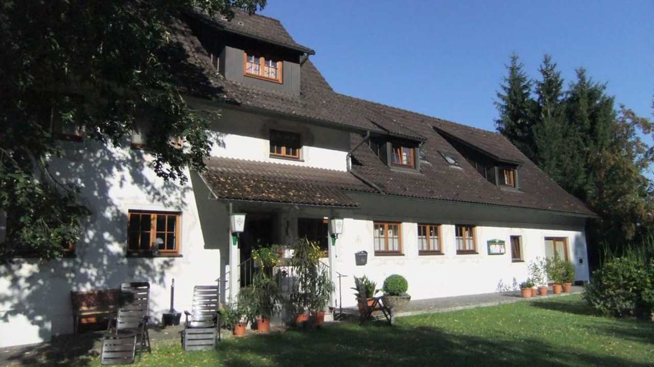 Hauptfassade des Gasthofes Gästehaus Berlinger