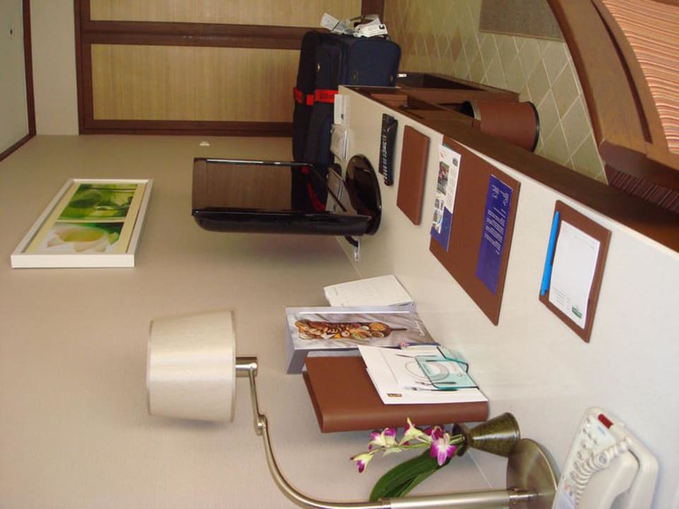 Schreibtisch mit TV Holiday Inn Resort Phuket