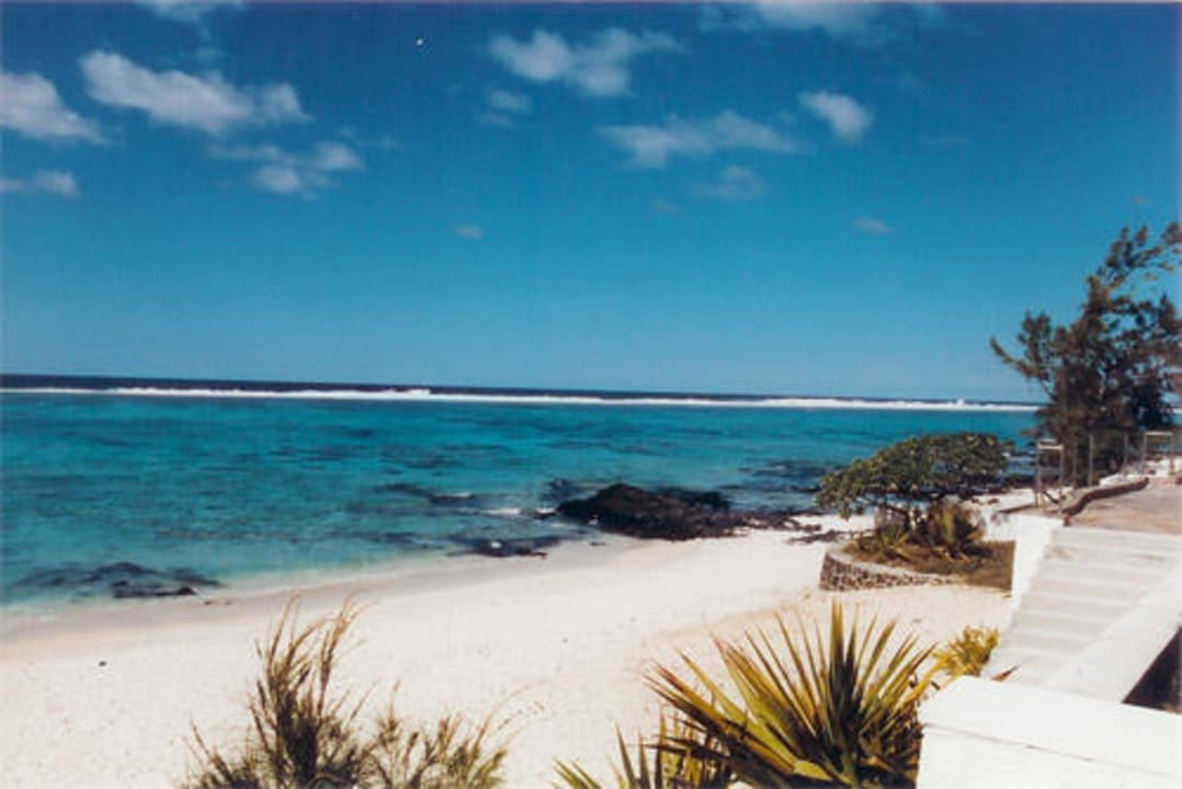 Hotelstrand von der Terrasse gesehen  Hotel Villas Pointe aux Roches