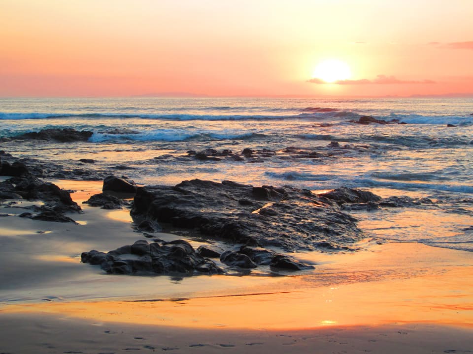Ebbe bei Sonnenuntergang Hotel & Club Punta Leona