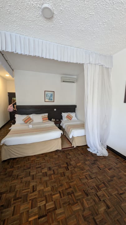 Zimmer Travellers Beach Hotel & Club