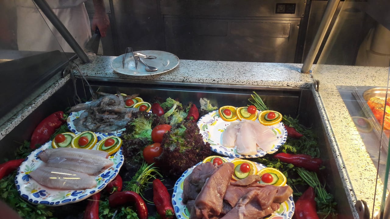 Frischer Fisch, wird auf Wunsch gegrillt Seaside Hotel Sandy Beach