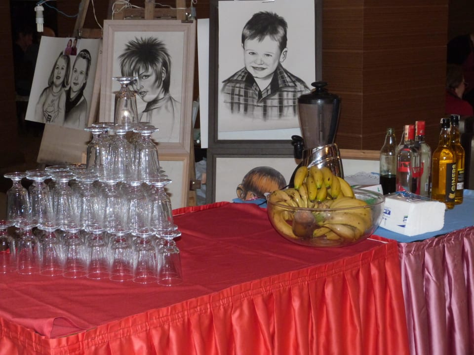 Für Dance Night Seaden Corolla Hotel