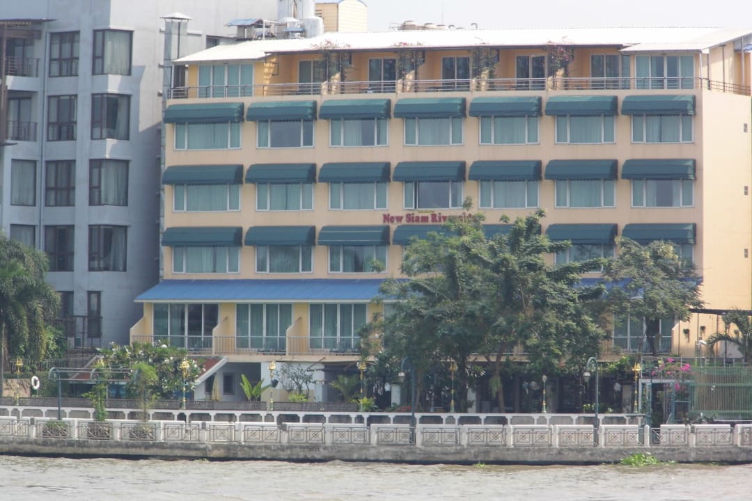 Vom Fluß aus fotografiert Hotel New Siam Riverside
