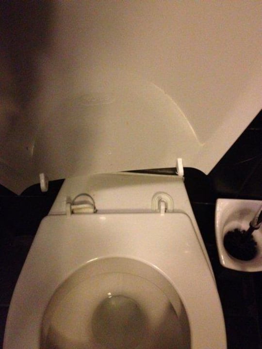Kaputter WC Sitz bei Zimmerbezug Hotel Atlantis Amsterdam