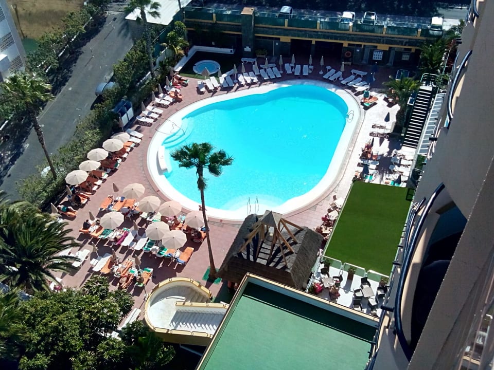 Pool und Poolbar allsun Hotel Lucana