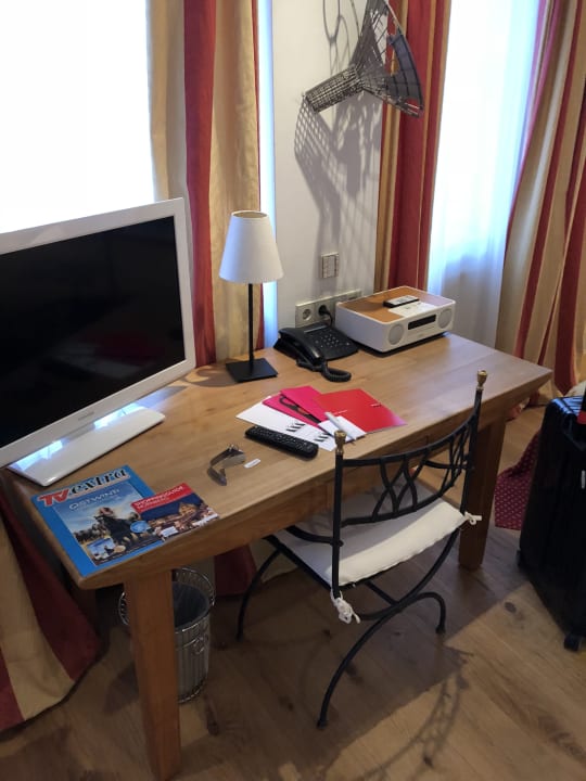 Schreibtisch Hotel Drei Raben