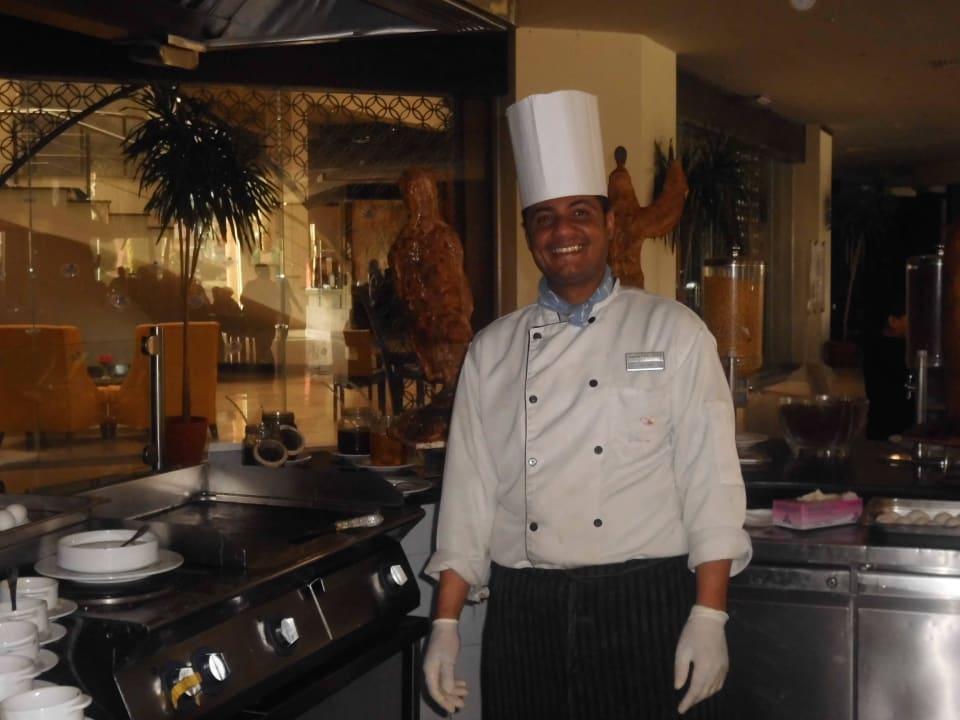 Husien an der Omelettstation Jasmine Palace Resort & Spa