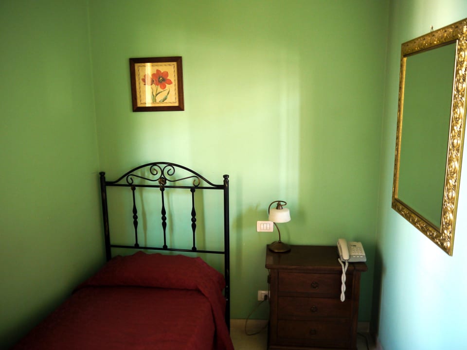 Кровать Hotel Sorella Luna