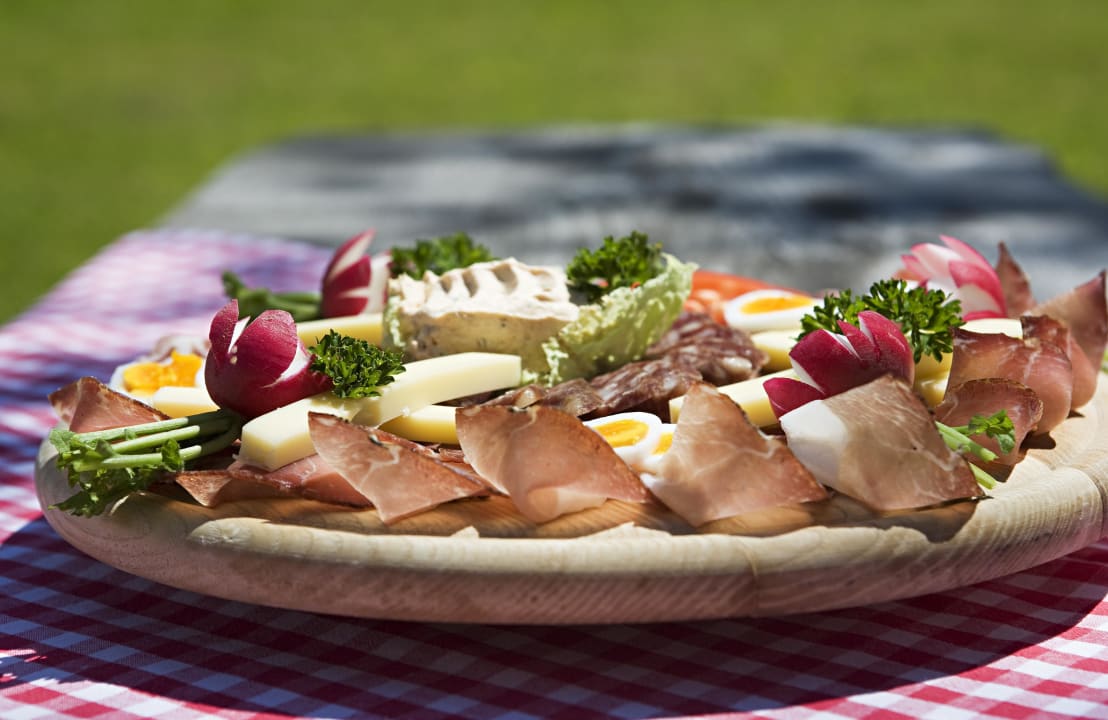 Stärkt euch an einer guaten Brettljause Hotel Hansbauerhof