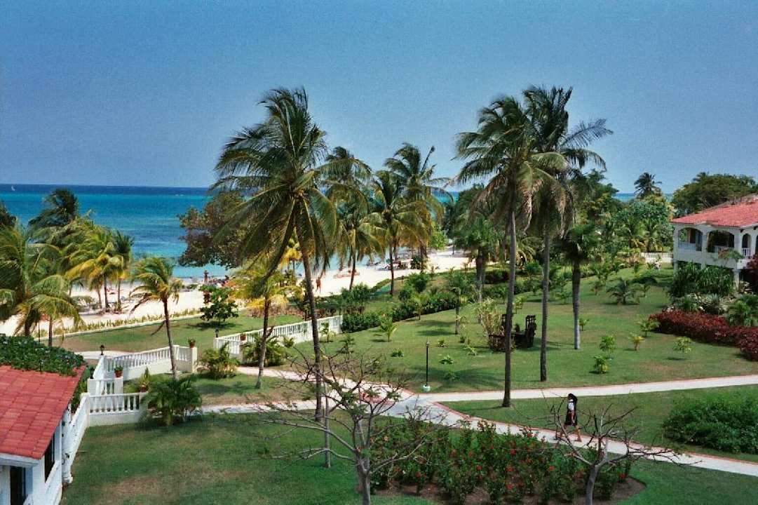 Blick von Villa Nr. 4 zum Strand Brisas Guardalavaca Hotel & Villas