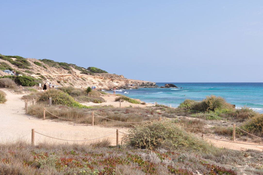 Der Fußgängerweg entlang der Küste Hotel Riu Palace La Mola
