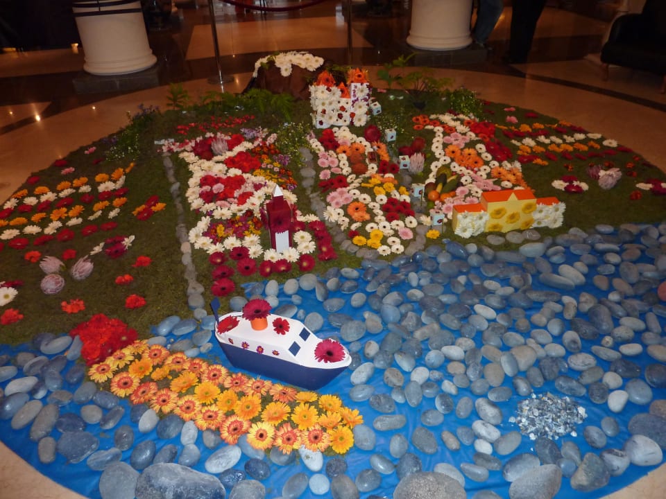 Blumenfest in der Lobby Hotel PortoBay Santa Maria