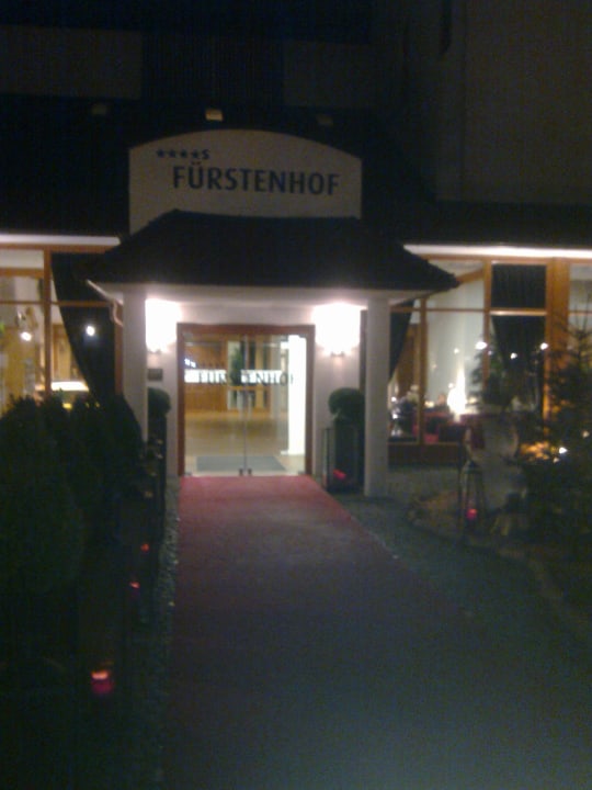 Hoteleingang bei Nacht Hotel Fürstenhof Bad Griesbach